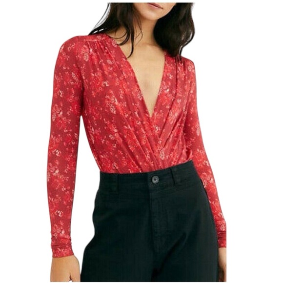 FREE PEOPLE Turnt Red Floral Print Long Sleeve Bodysuit Women’s Size Medium - Picture 3 of 16